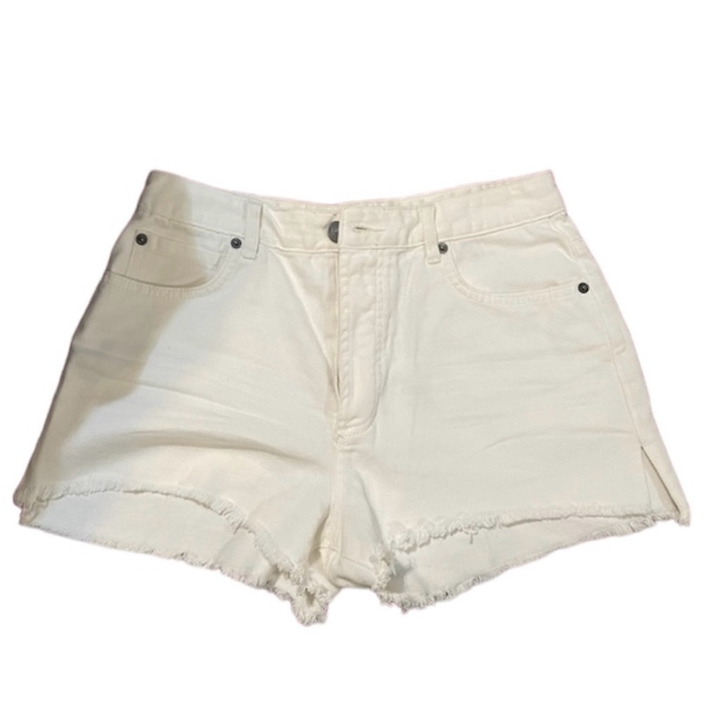 Amuse Society White Denim Shorts. NWT